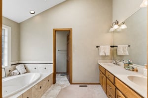 8740 - 6151 S 102nd Ave_018.jpg