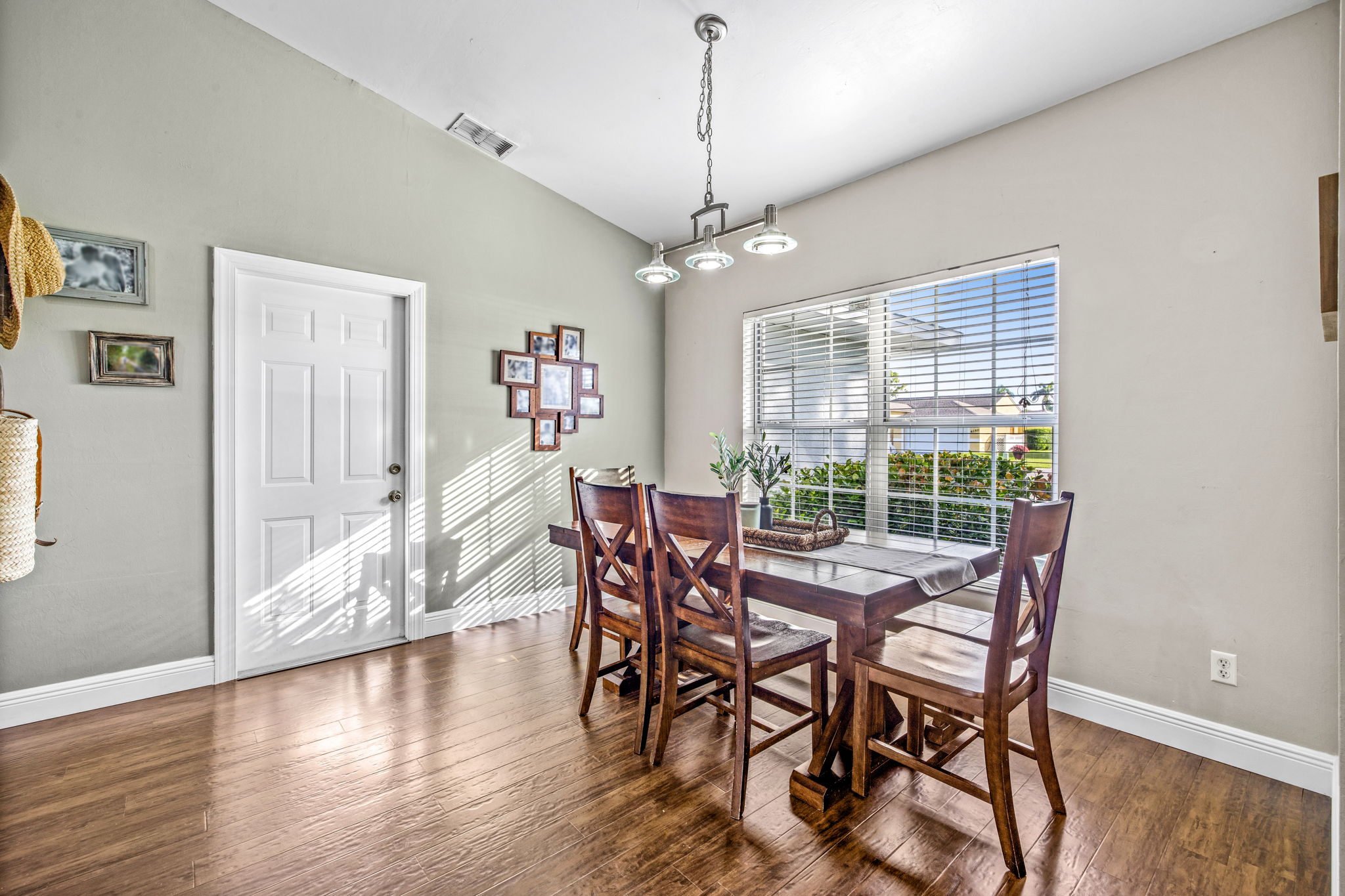 Dining Room (2)