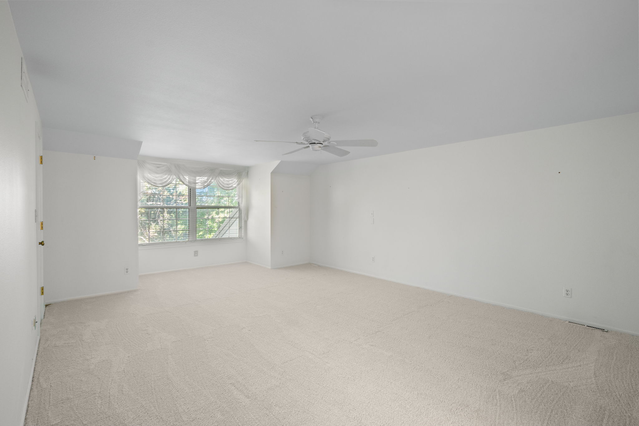 Upstairs Primary Bedroom