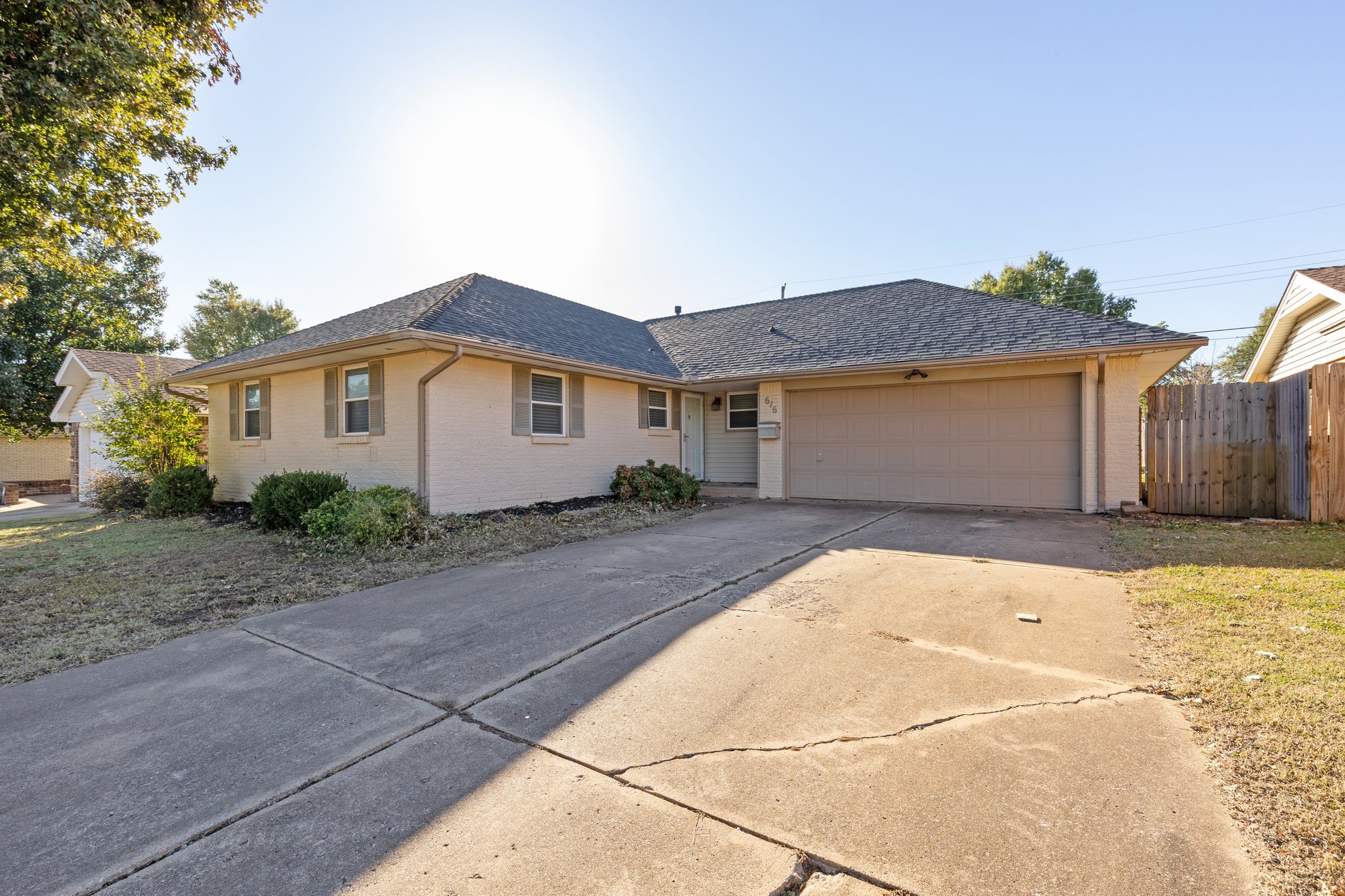 616 Fairlane Dr_004.jpg