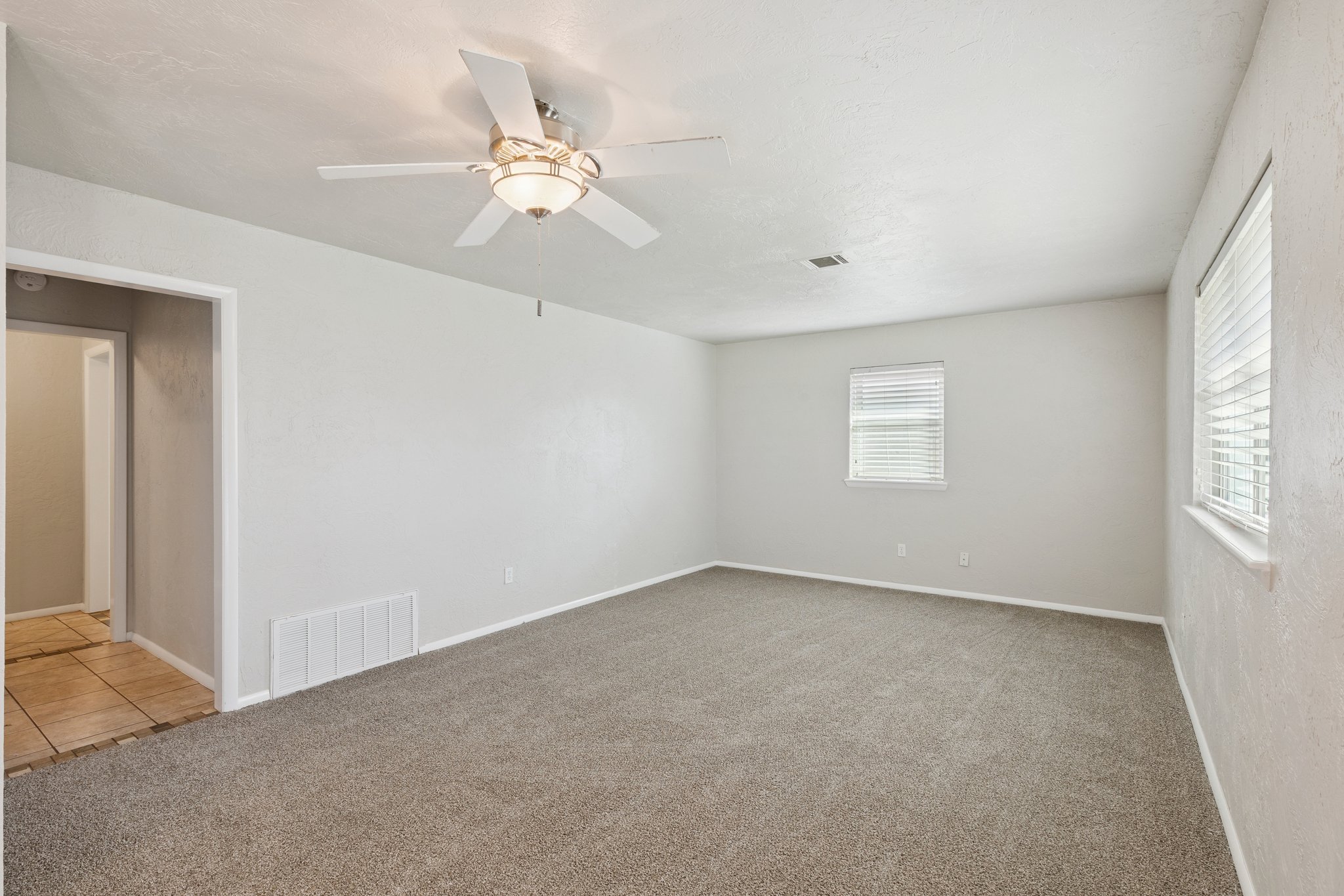 616 Fairlane Dr_008.jpg