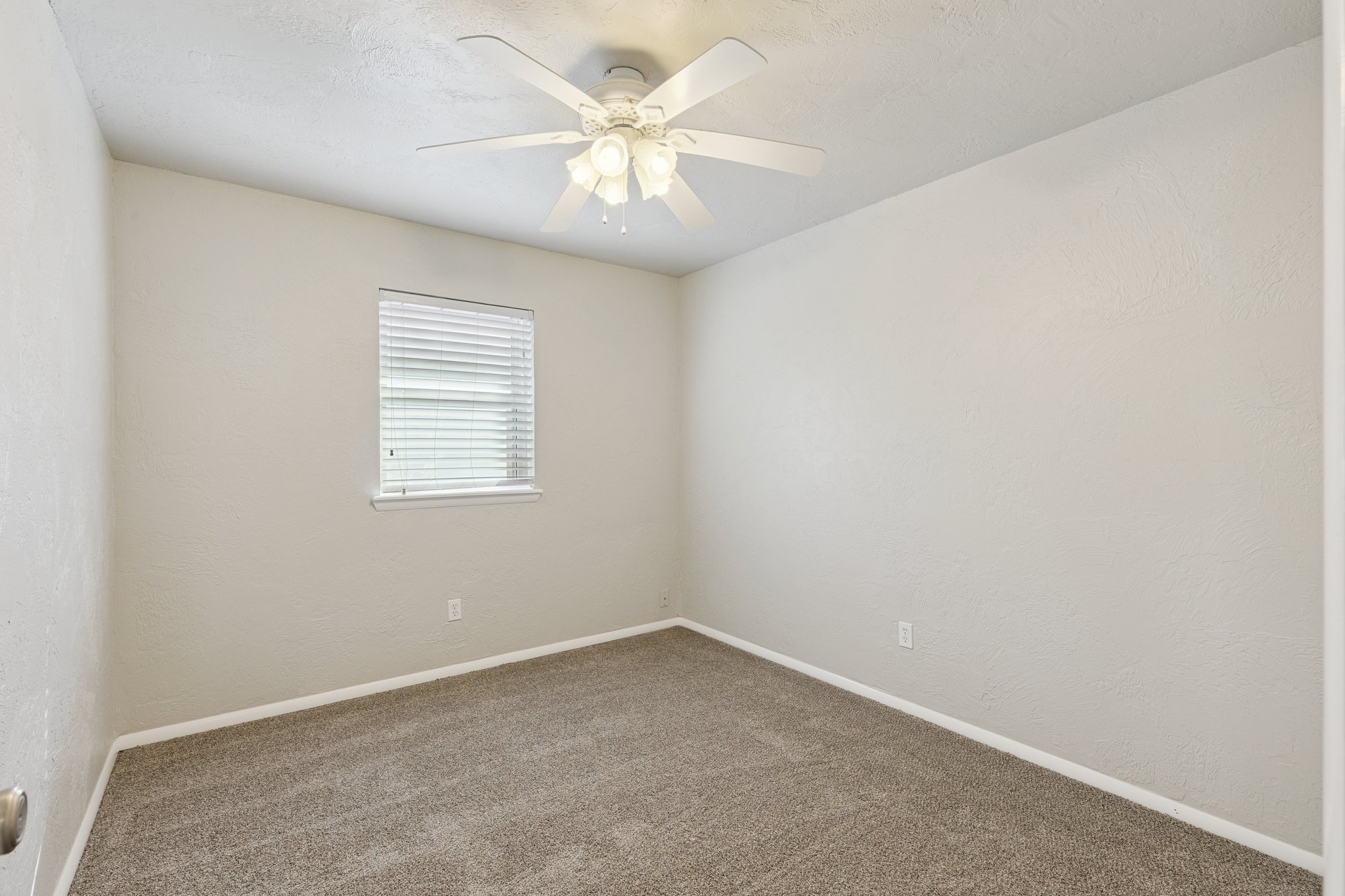 616 Fairlane Dr_024.jpg