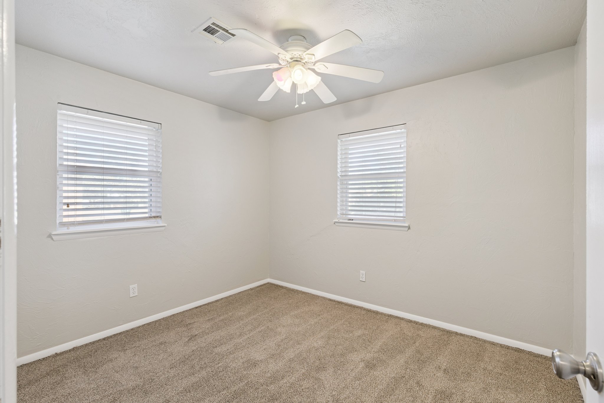 616 Fairlane Dr_026.jpg