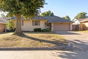 616 Fairlane Dr_002.jpg