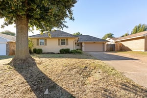 616 Fairlane Dr_003.jpg