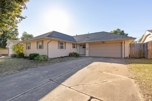 616 Fairlane Dr_004.jpg