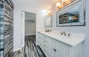 Master Bathroom 1c
