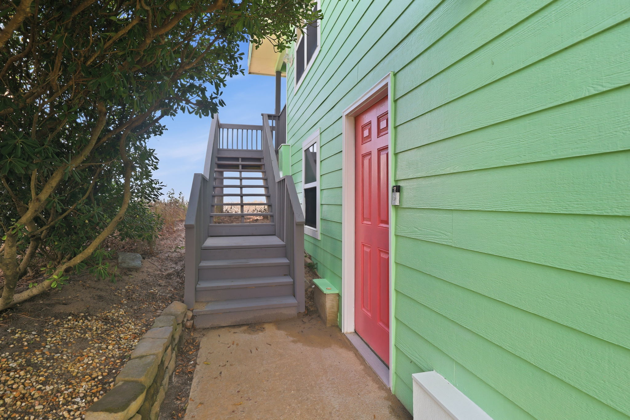 Private Lower Level Entrance