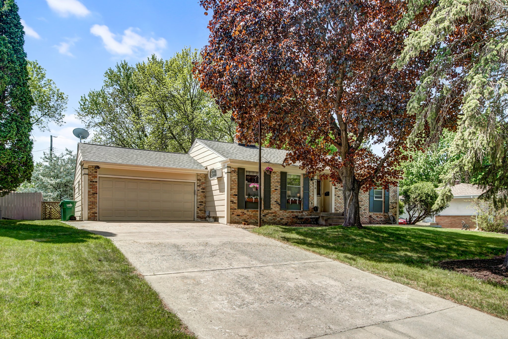616 Rice Creek Terrace NE, Fridley, MN 55432 Mint Real Estate Photography