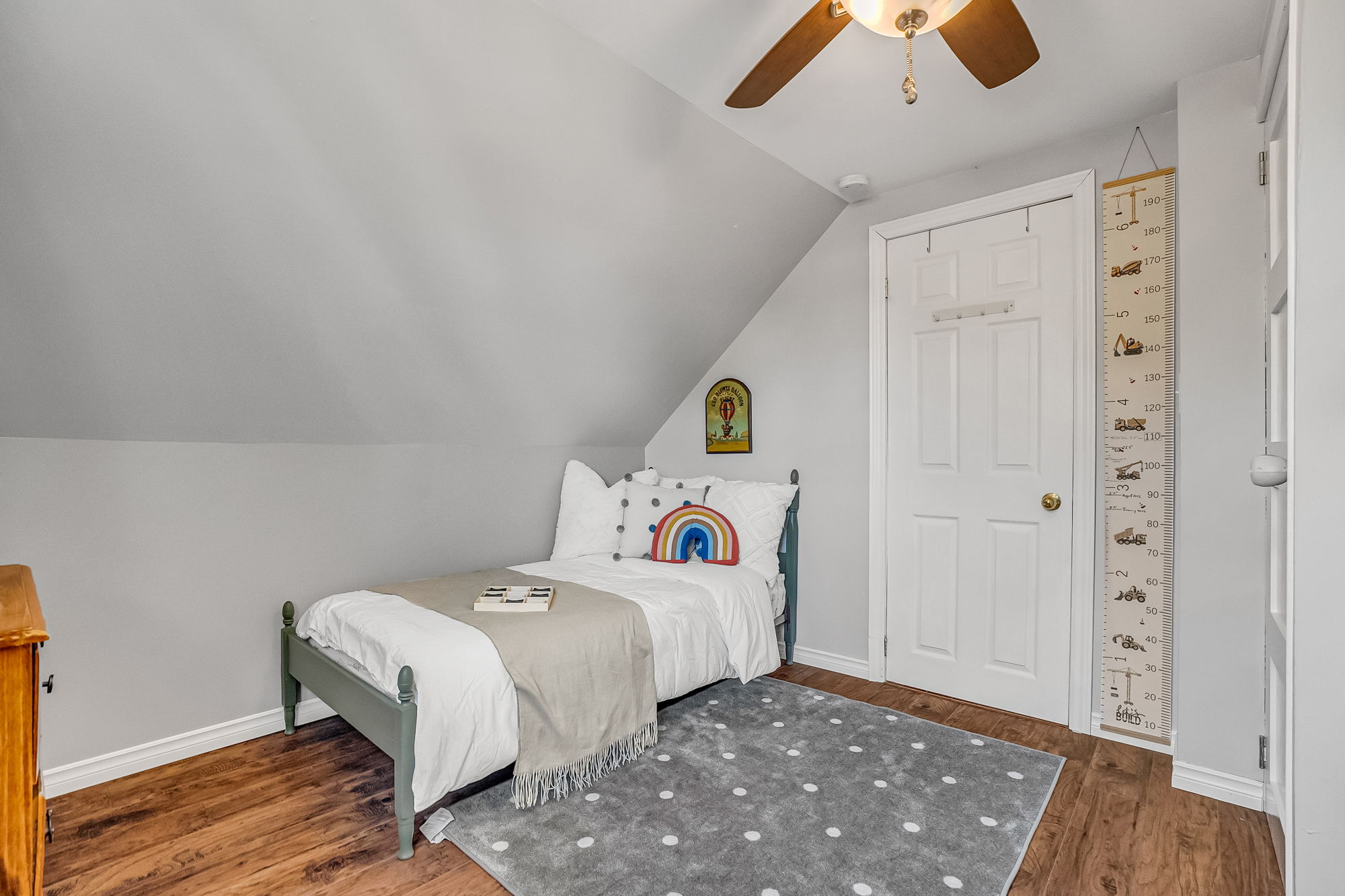 34-second bedroom2