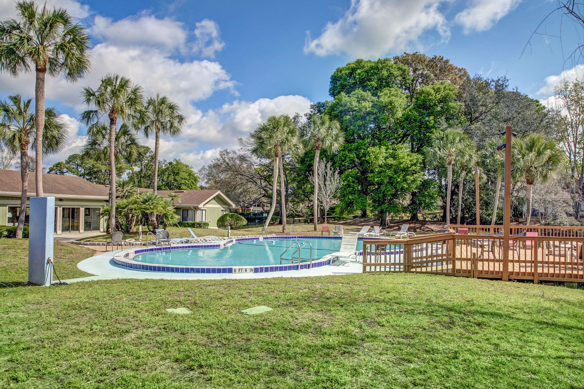 The Lakes - Club house and pool