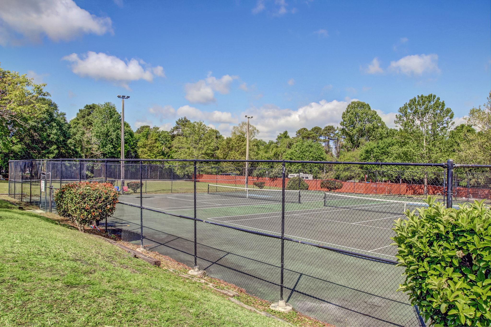 The Lakes - Tennis Courts