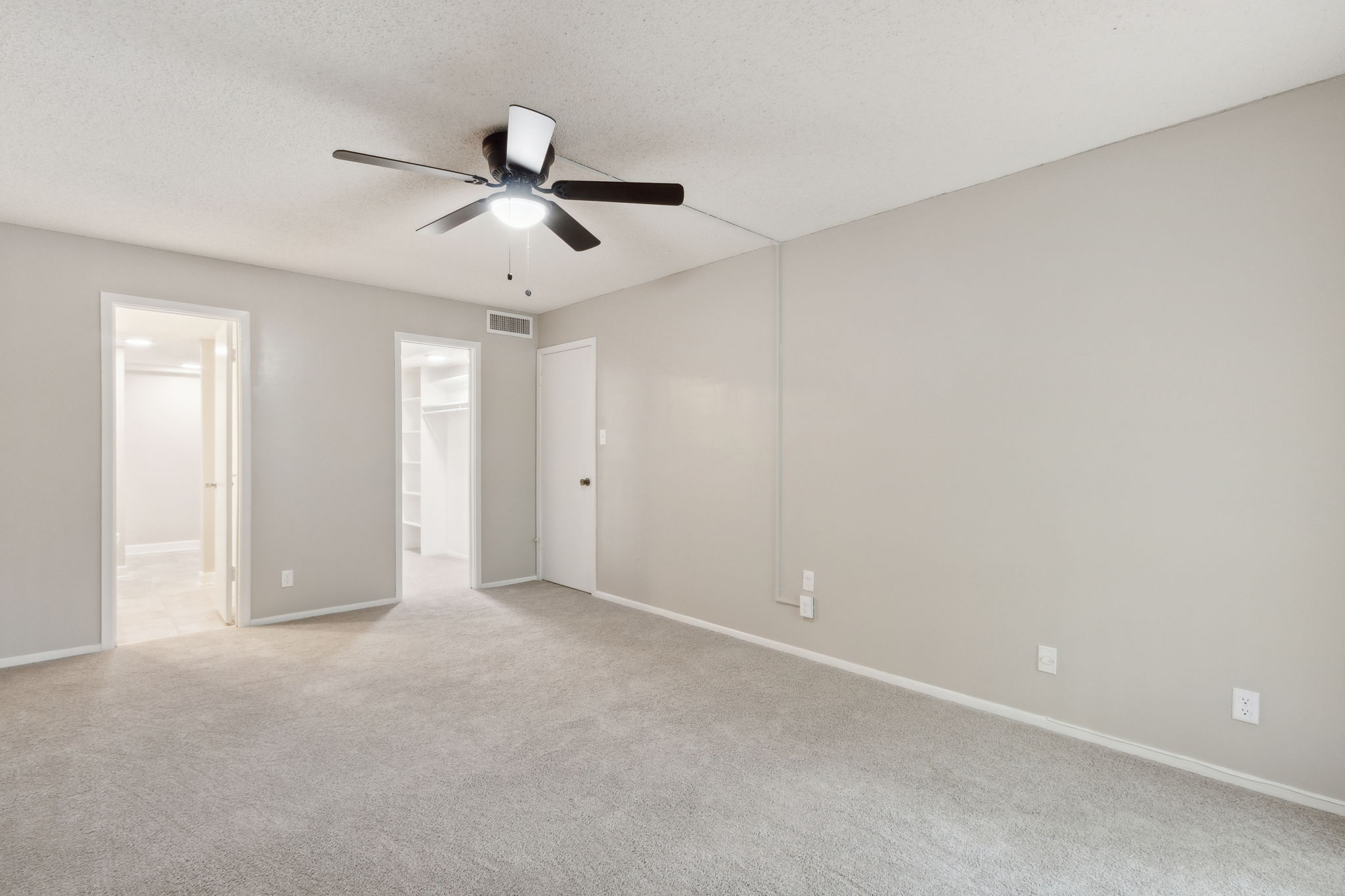 Master Bedroom to Ensuite