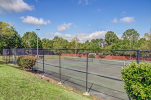 The Lakes - Tennis Courts