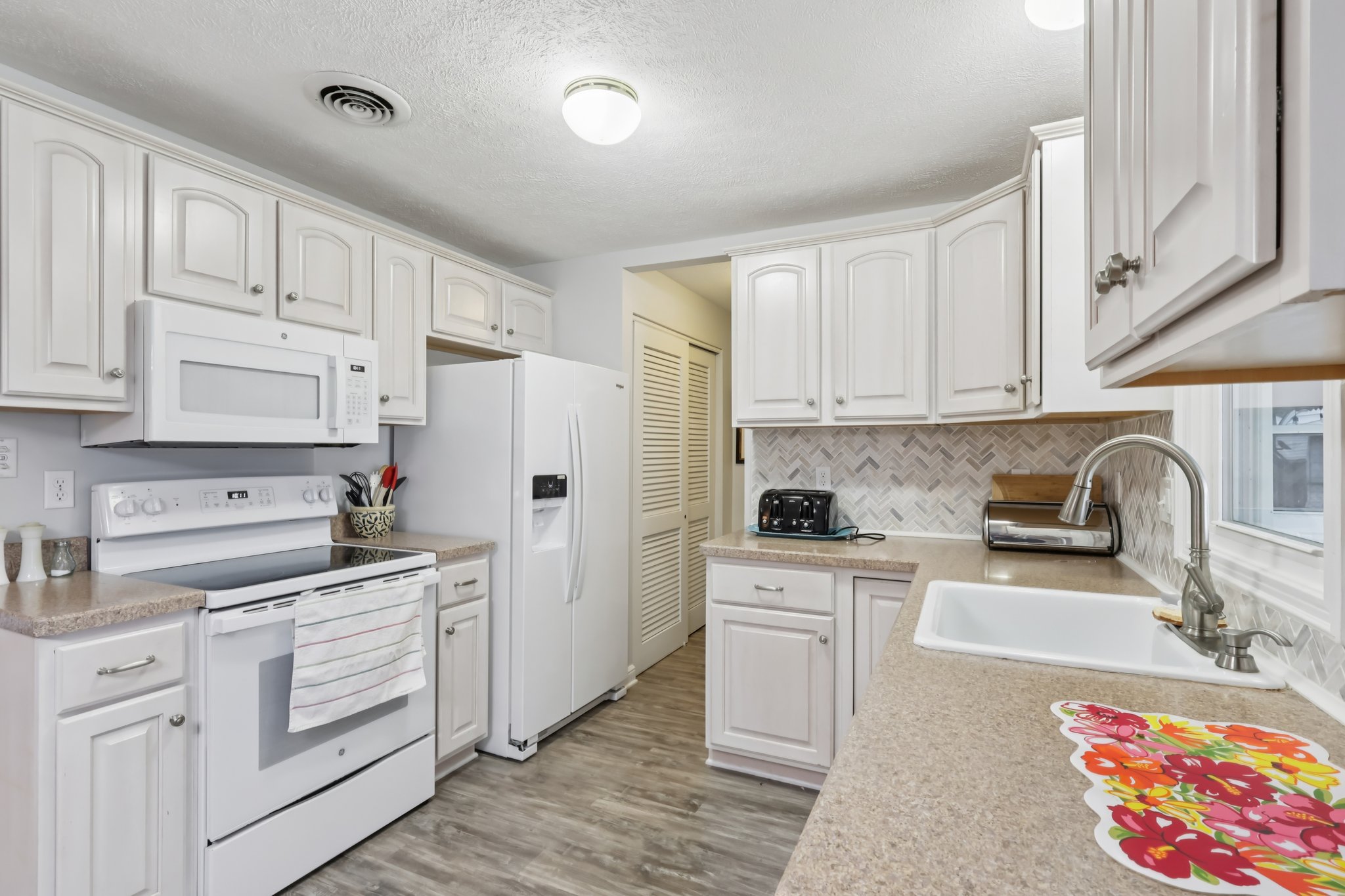 Thistlewood Dr-S1403-015.jpg