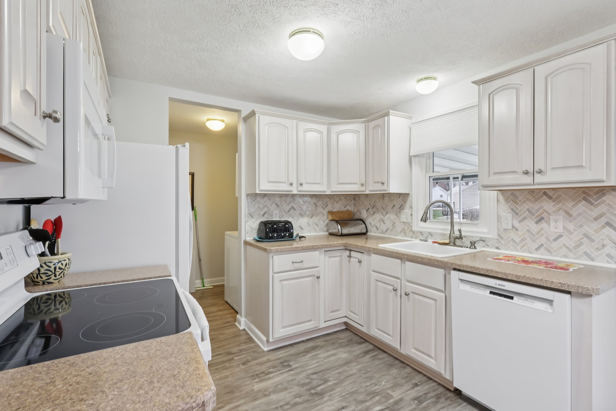 Thistlewood Dr-S1403-016.jpg