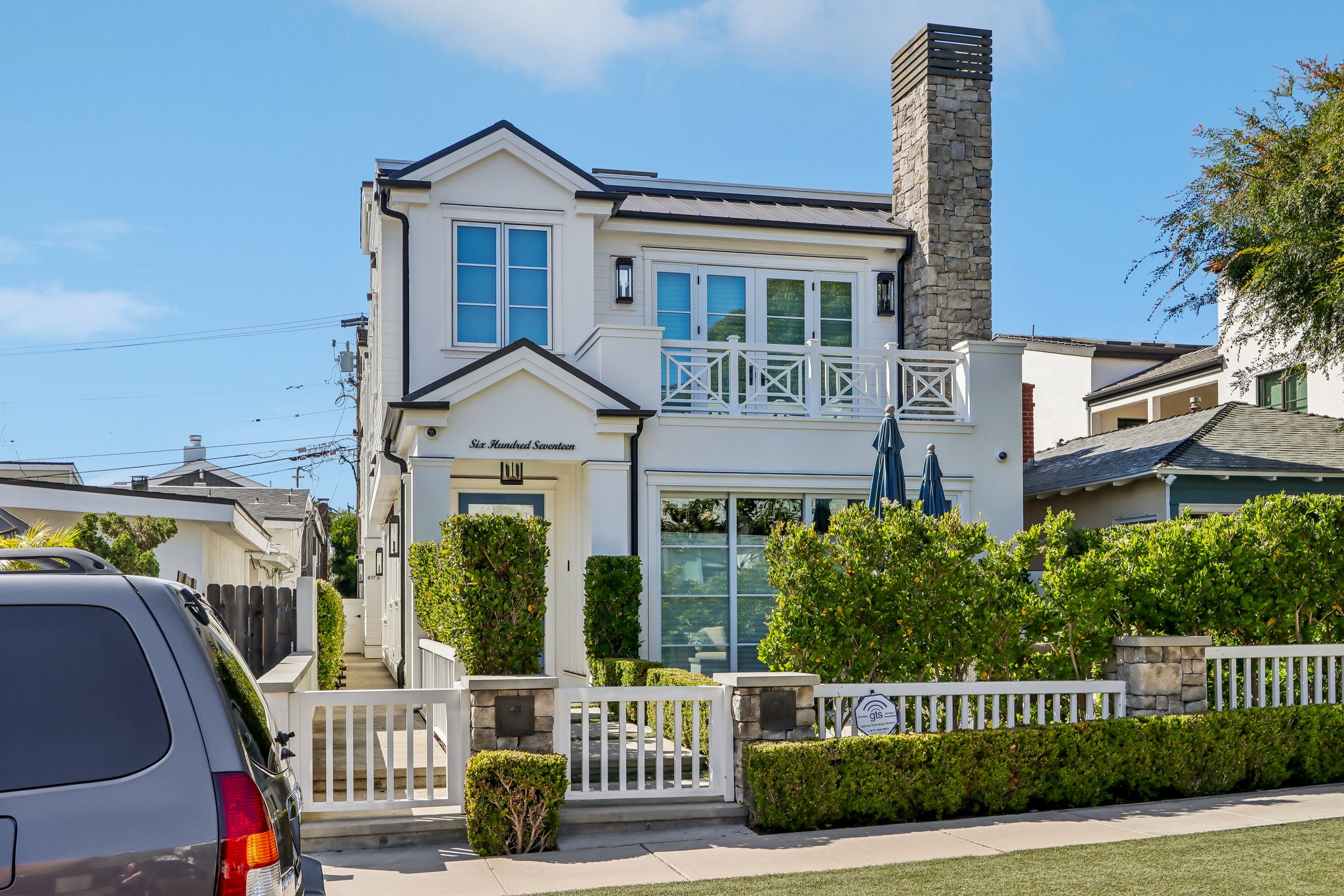 .5 Narcissus Ave-S2904-003.jpg