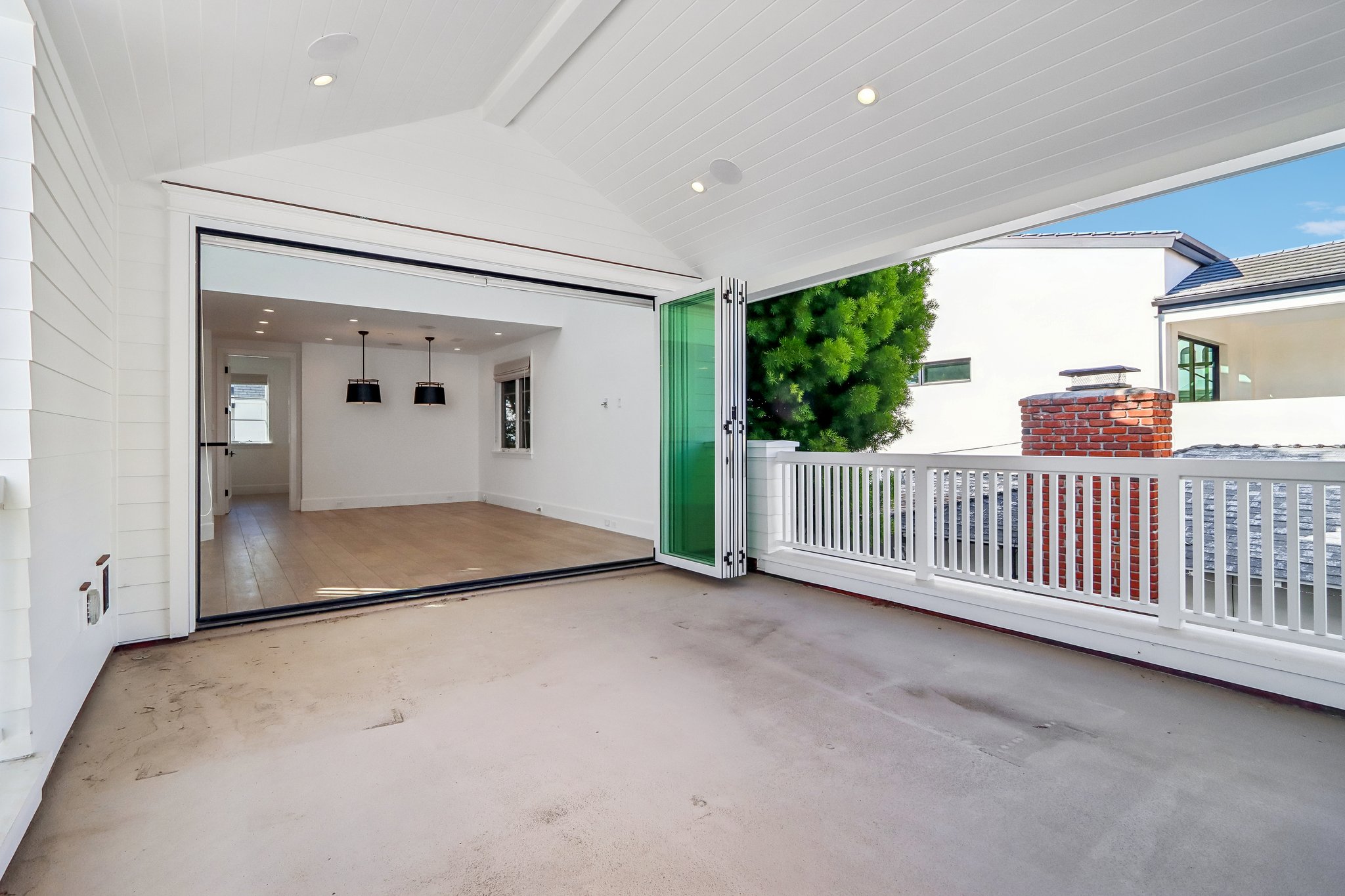 .5 Narcissus Ave-S2904-016.jpg