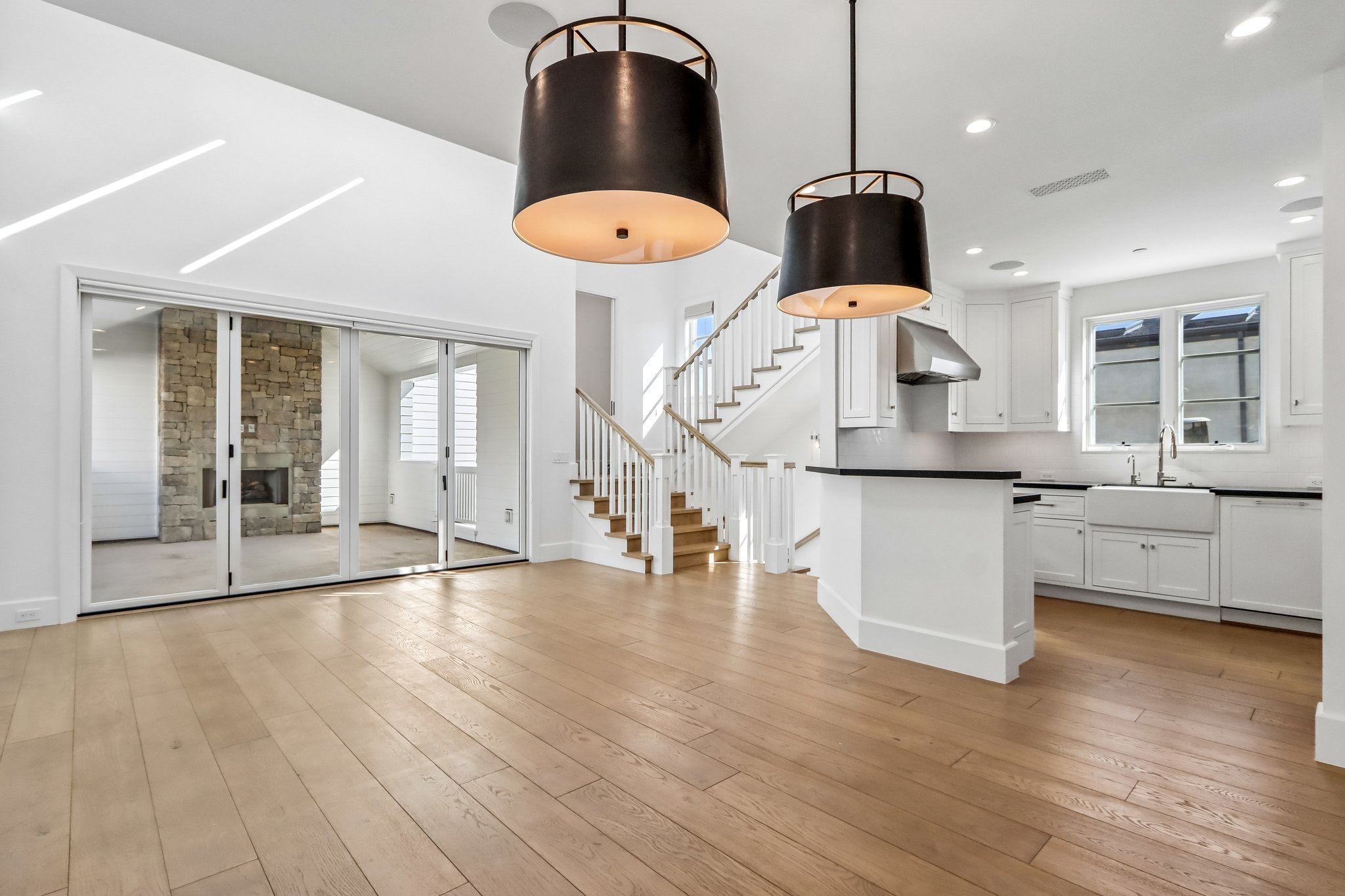 .5 Narcissus Ave-S2904-022.jpg