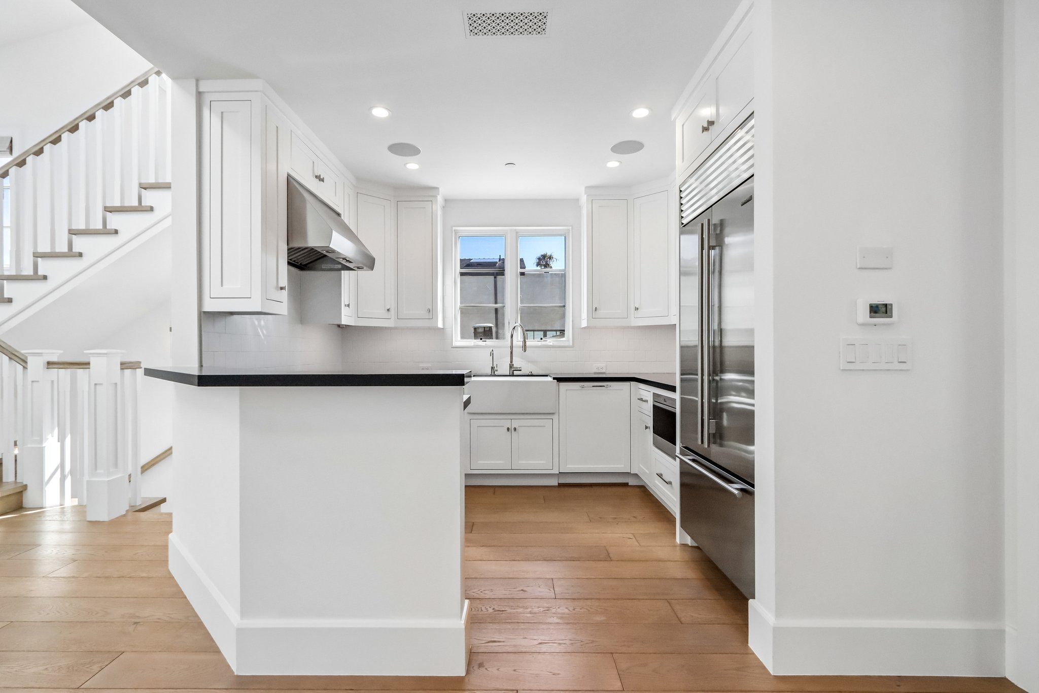 .5 Narcissus Ave-S2904-025.jpg