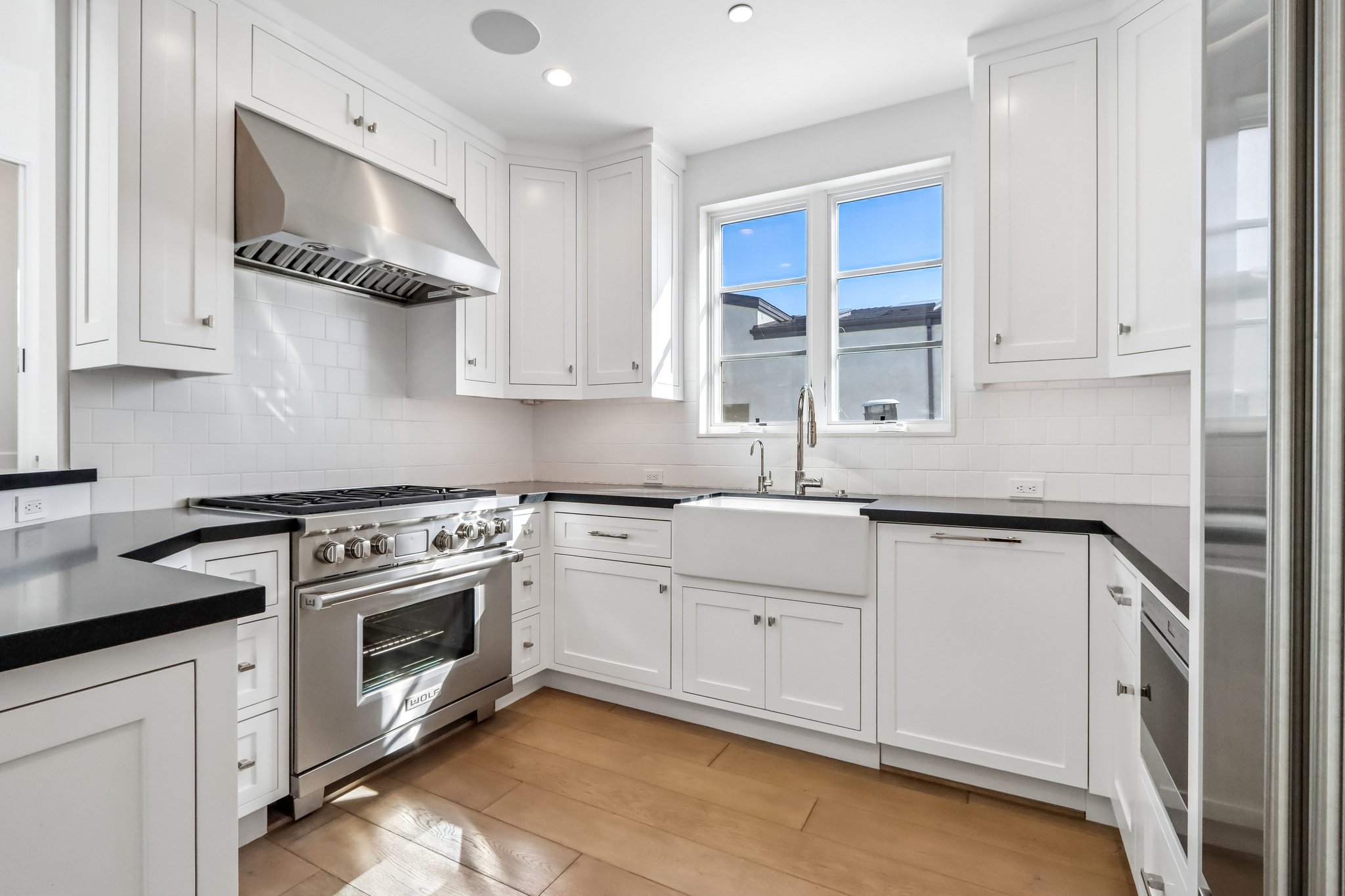 .5 Narcissus Ave-S2904-026.jpg