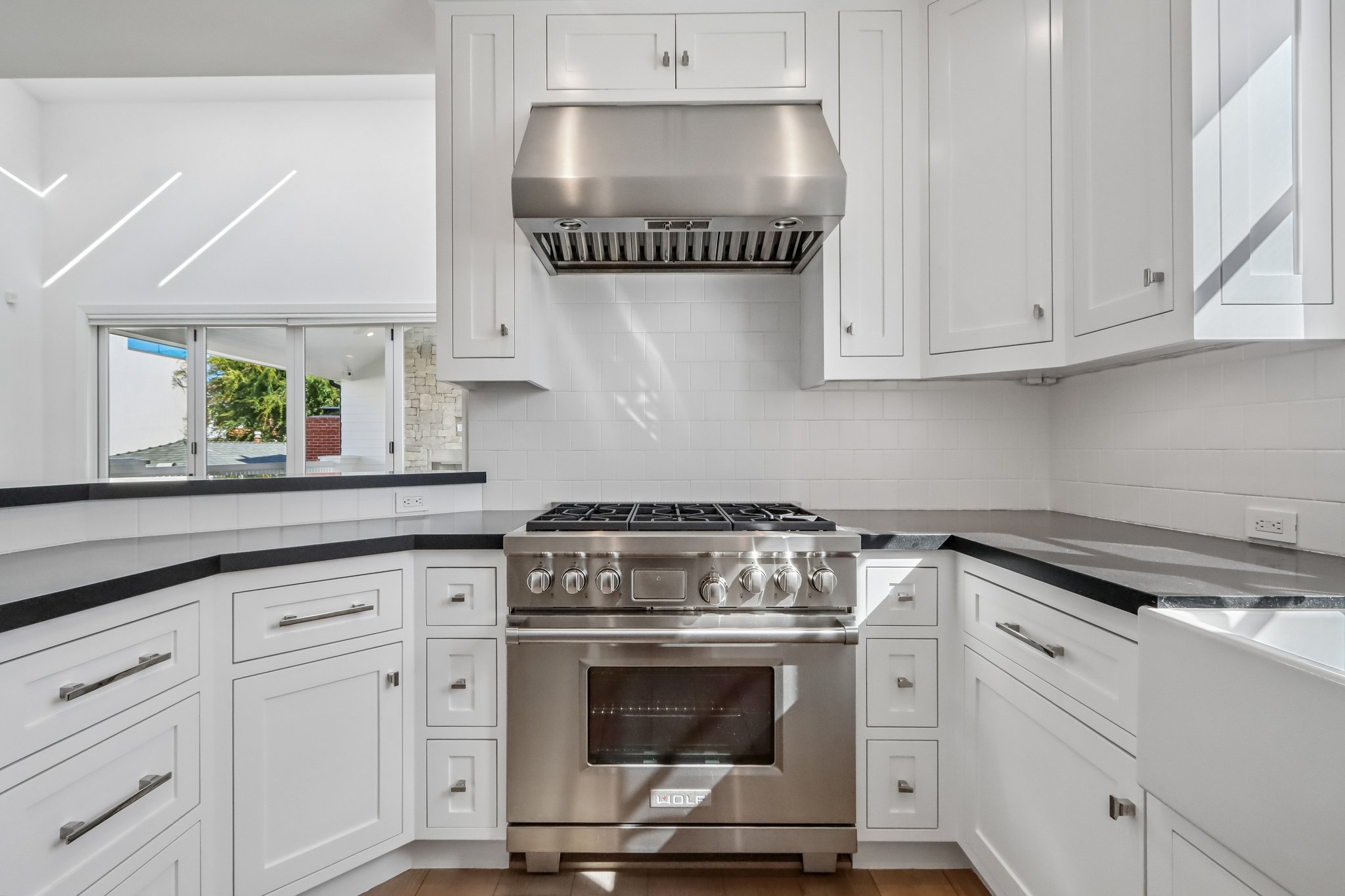 .5 Narcissus Ave-S2904-029.jpg