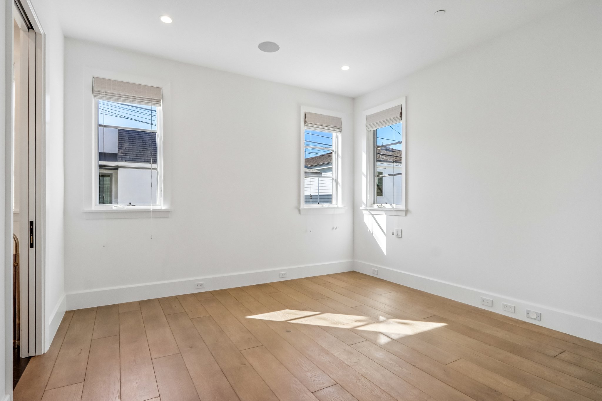 .5 Narcissus Ave-S2904-032.jpg