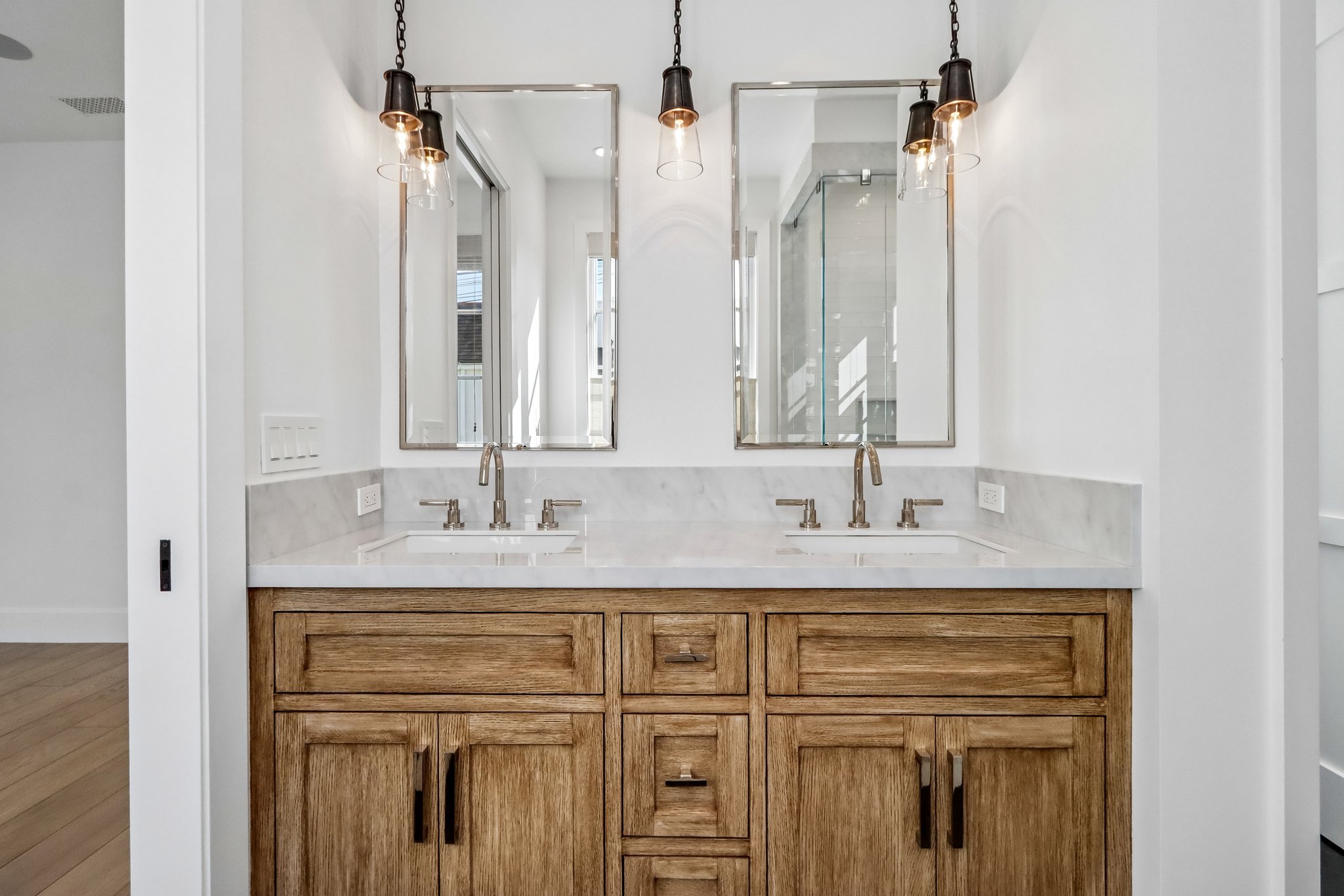 .5 Narcissus Ave-S2904-040.jpg