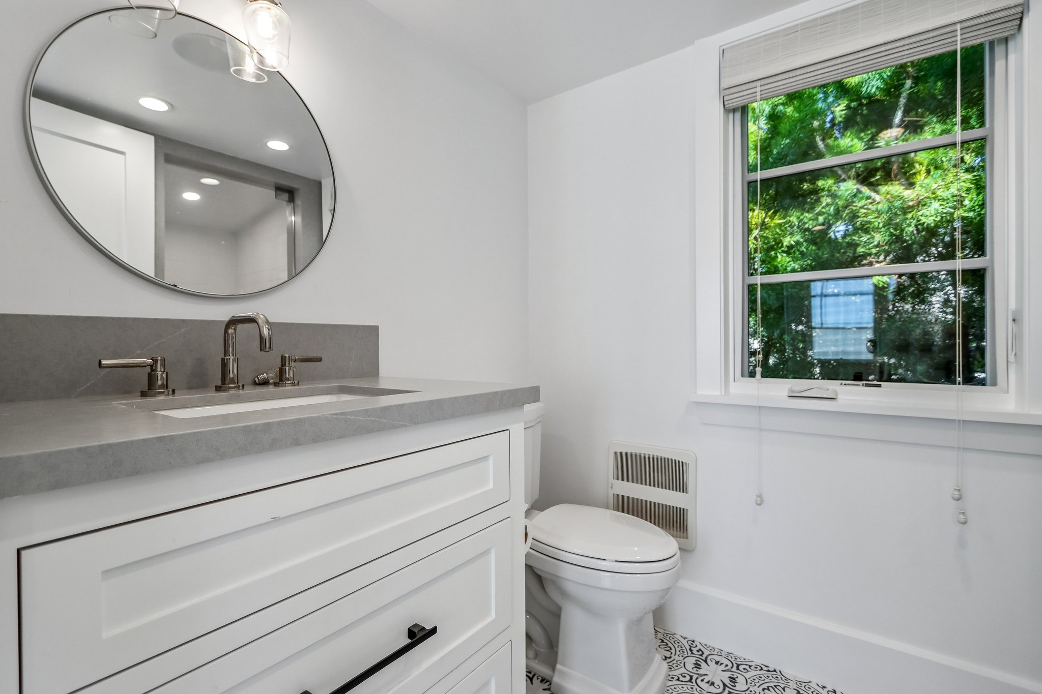 .5 Narcissus Ave-S2904-045.jpg