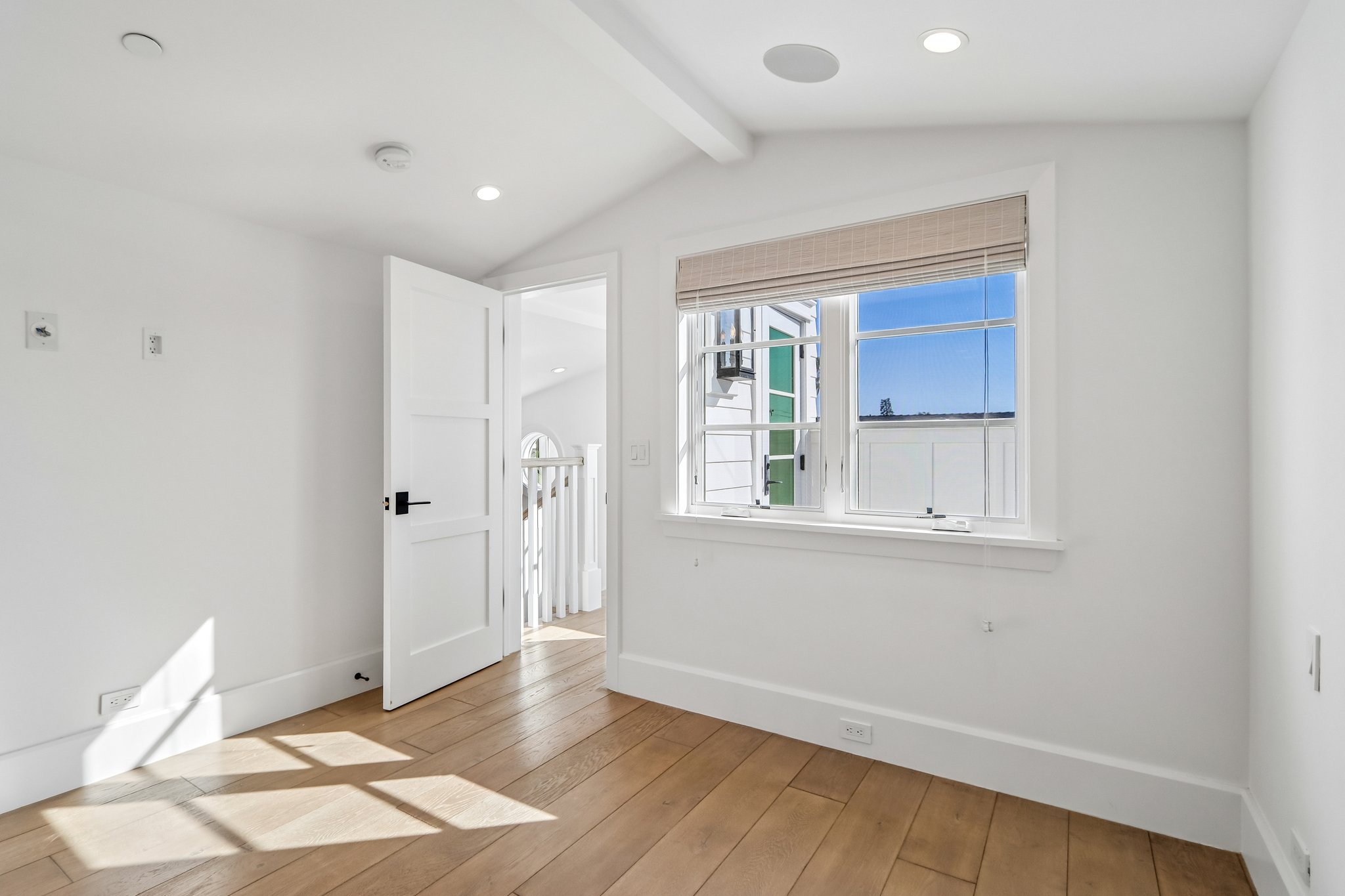 .5 Narcissus Ave-S2904-048.jpg