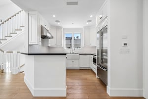 .5 Narcissus Ave-S2904-025.jpg