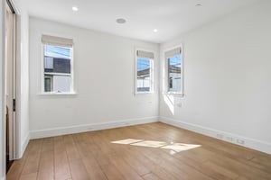 .5 Narcissus Ave-S2904-032.jpg