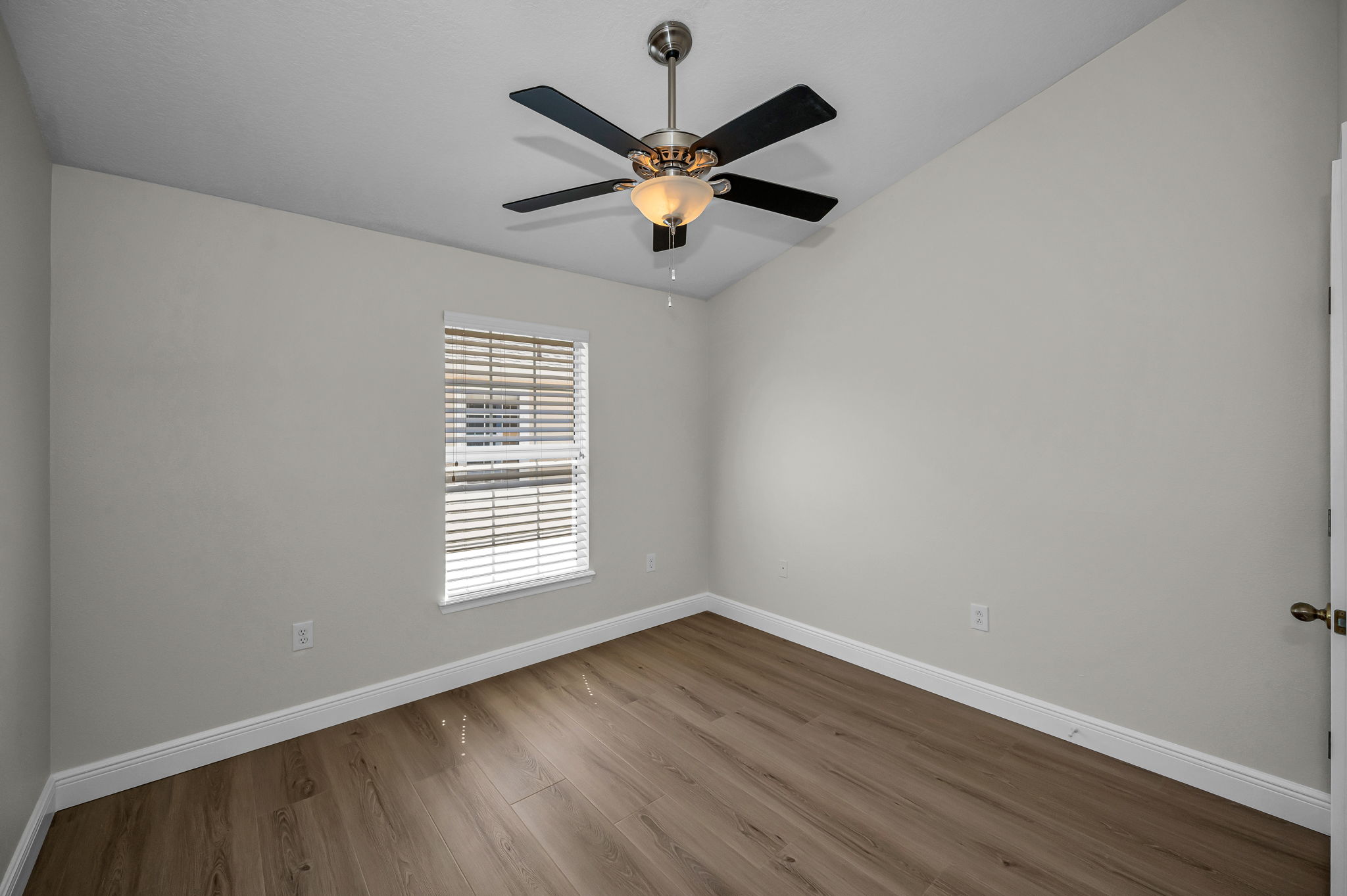Upper Level Bedroom2a