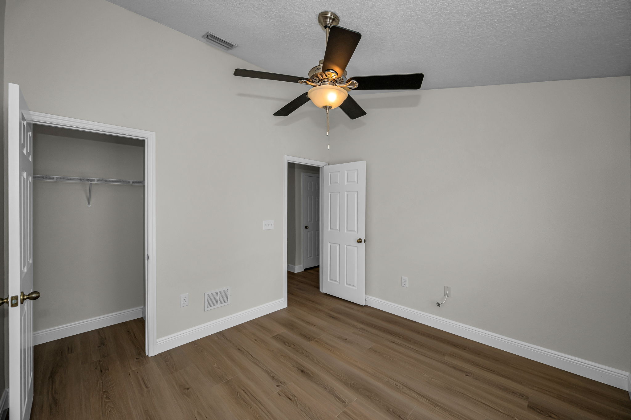 Upper Level Bedroom2b