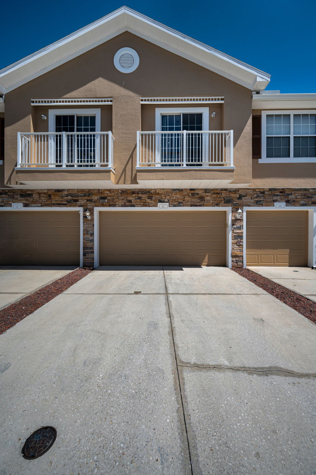 Front Exterior4