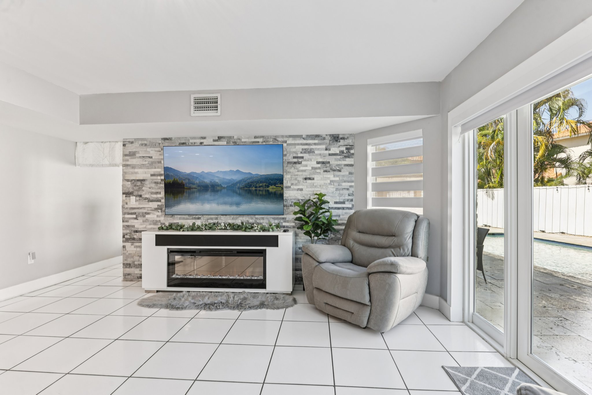 NW 181 Terrace Cir-S1302-013.jpg