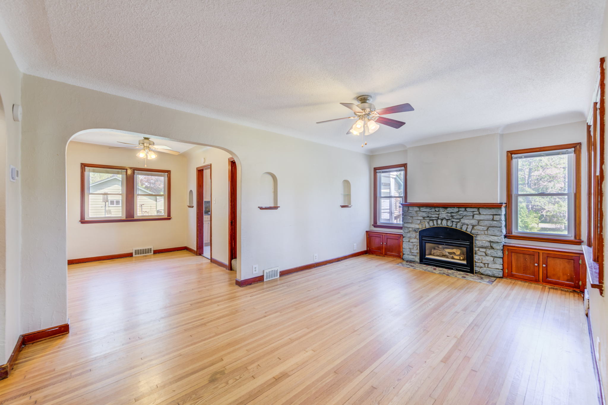 3 Living Room - Dining Room