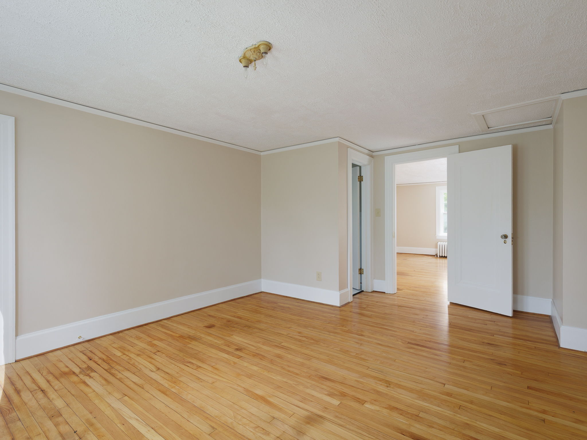 618 Holcomb St-36