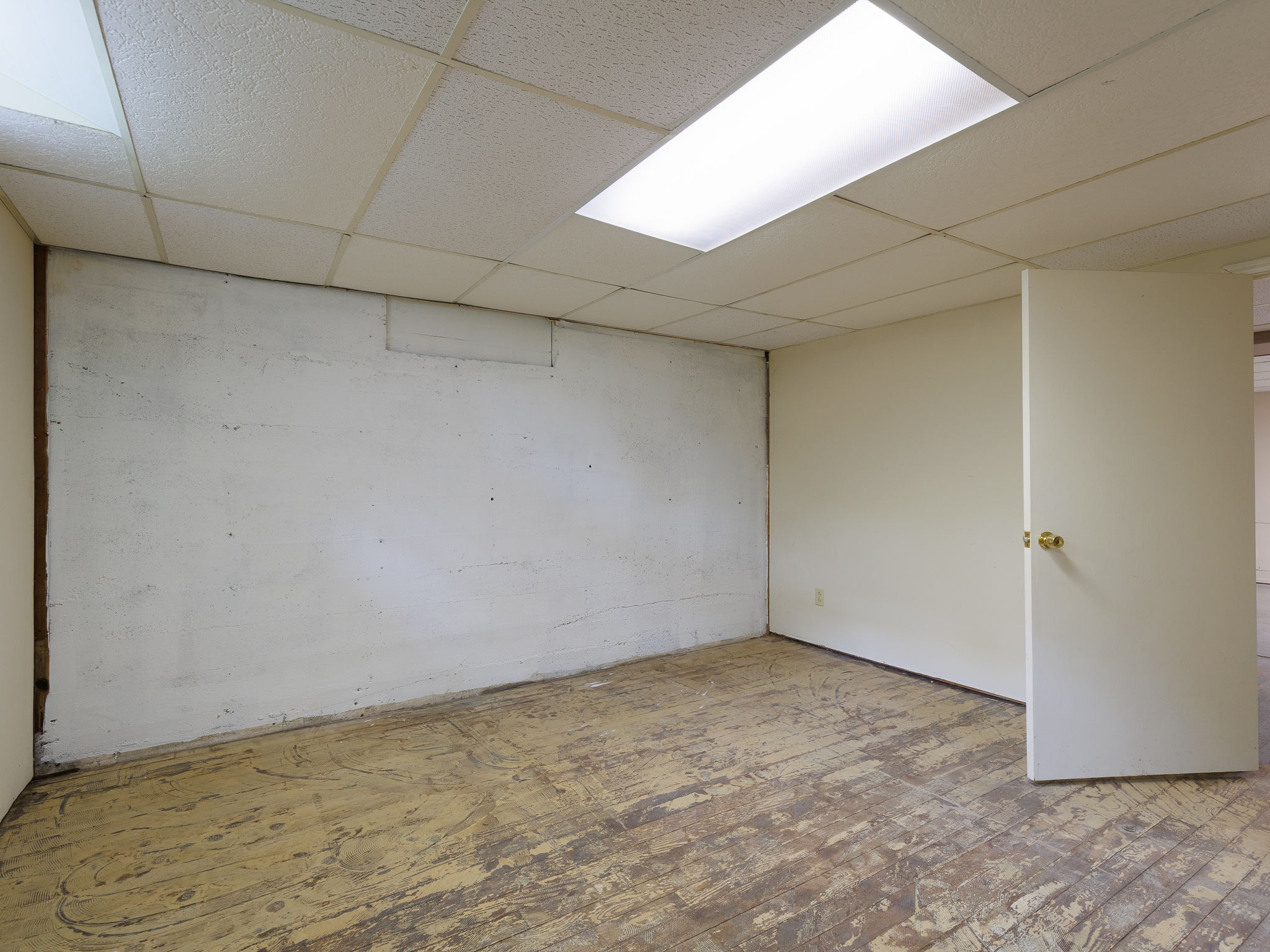618 Holcomb St-44