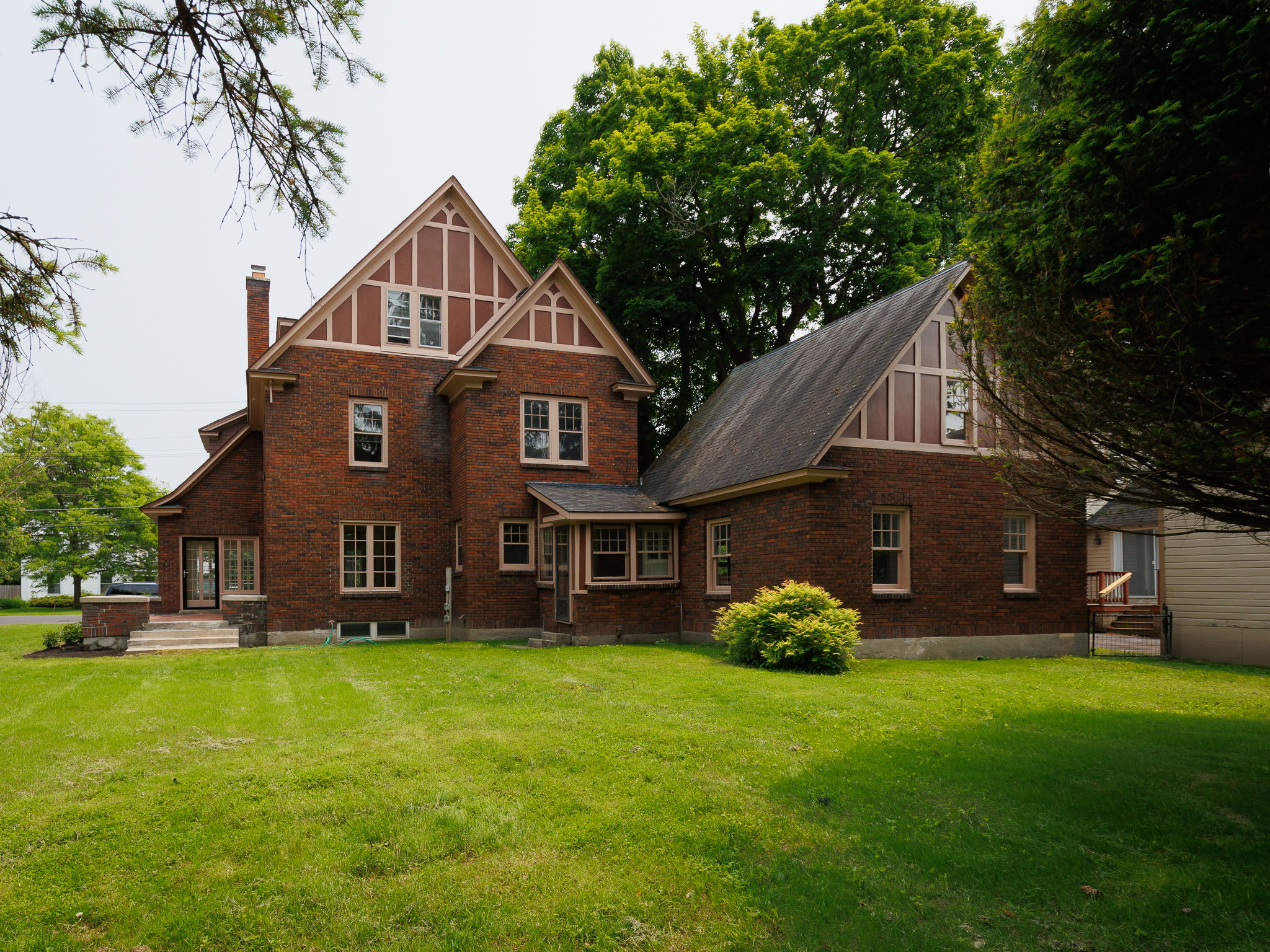 618 Holcomb St-48