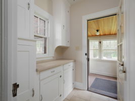 618 Holcomb St-16