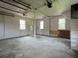 618 Holcomb St-40