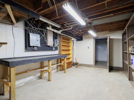 618 Holcomb St-43