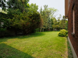 618 Holcomb St-46