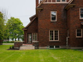 618 Holcomb St-49
