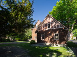 618 Holcomb St-51