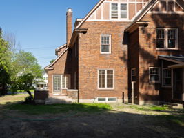 618 Holcomb St-55