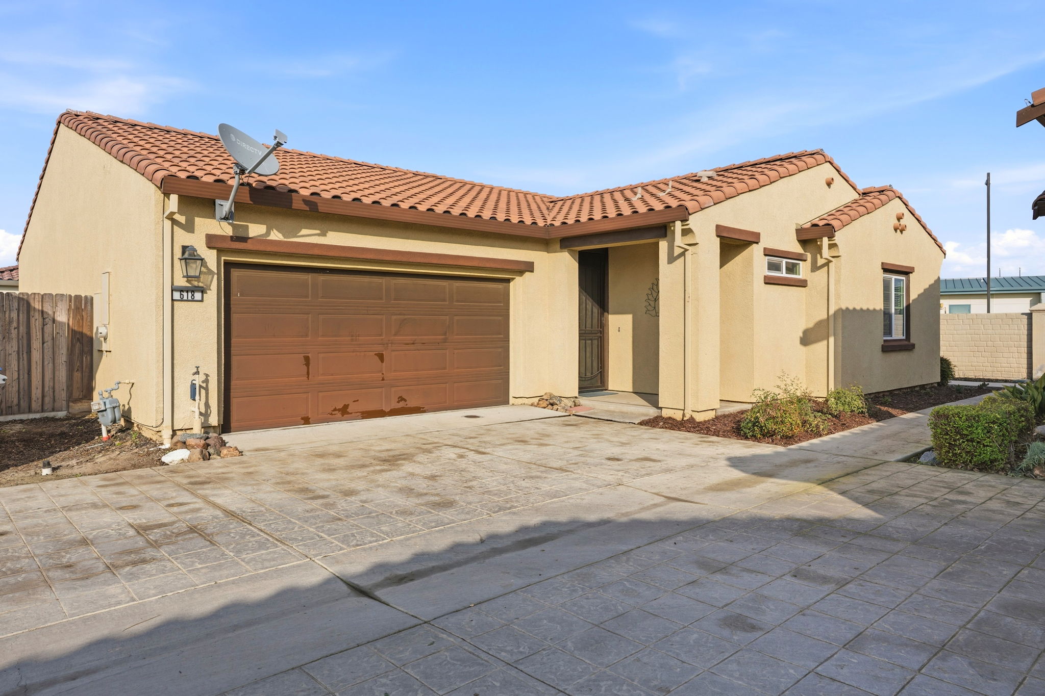 001_F8_618 Machado St