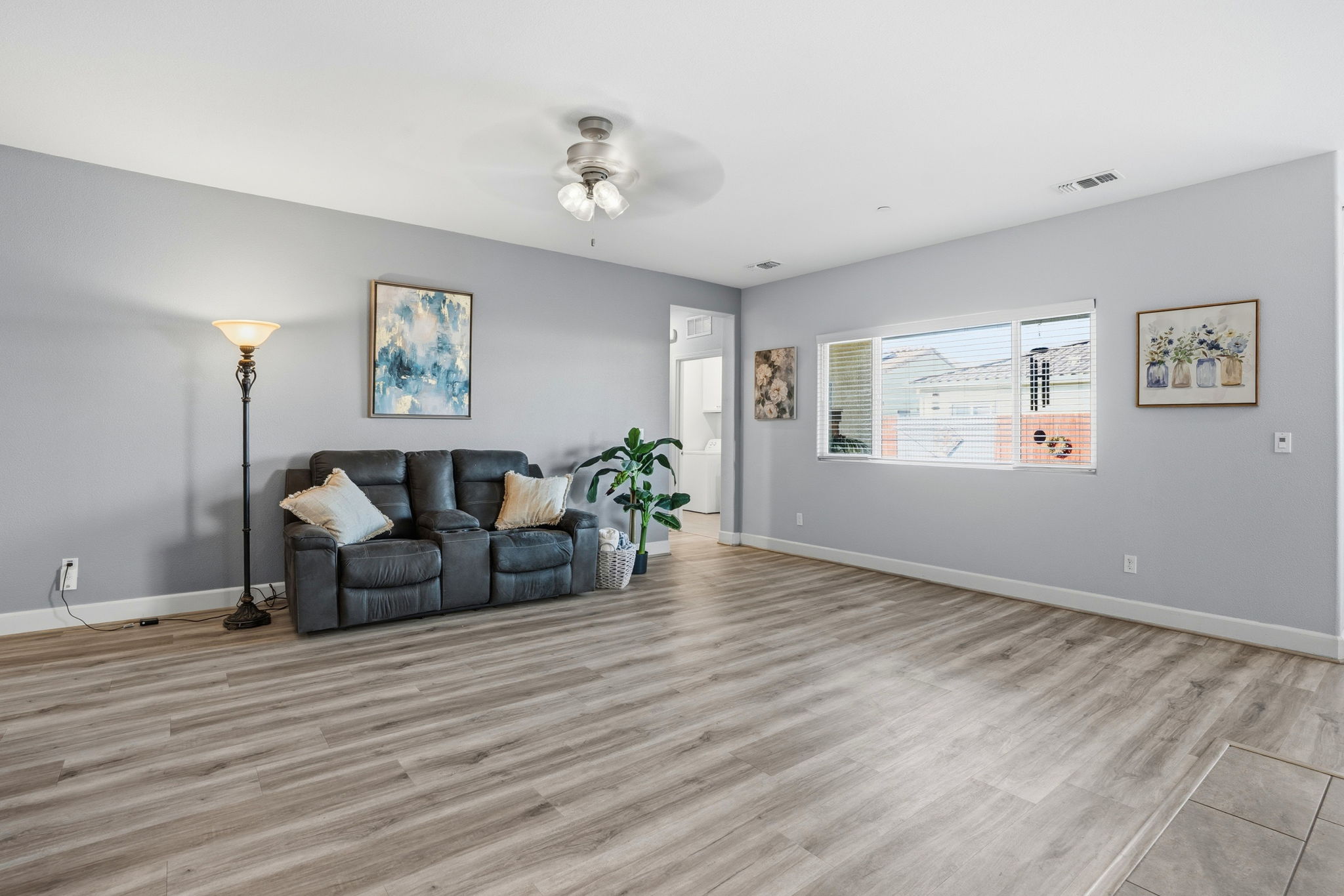 009_F8_618 Machado St