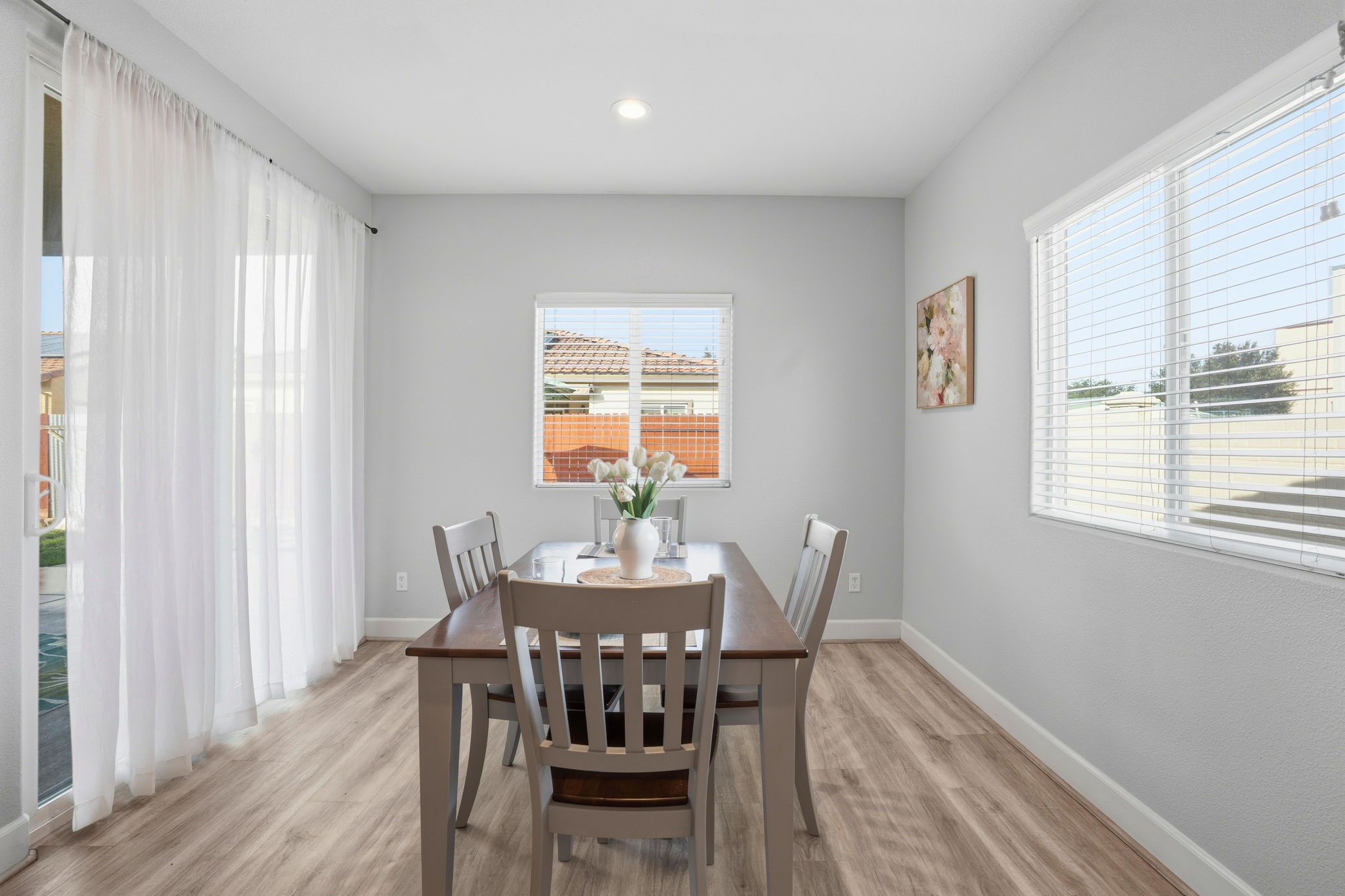 017_F8_618 Machado St